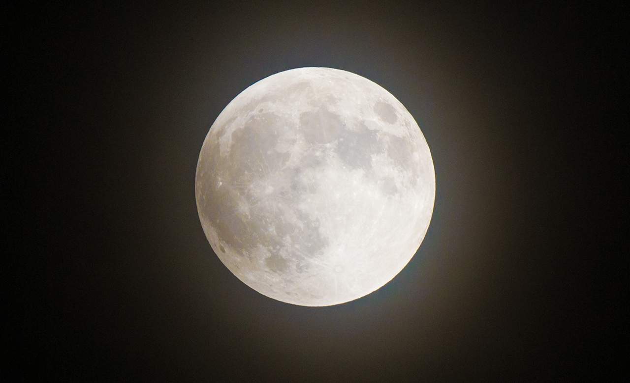 Eyes to the Sky: A Super Blue Moon (and 2023's Largest Full Moon) Will Be Visible Down Under This Week